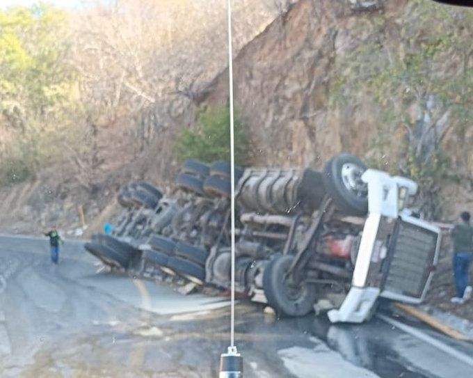 Deja Tres Muertos Accidente De Ocurrido En Carretera Oaxaca Istmo