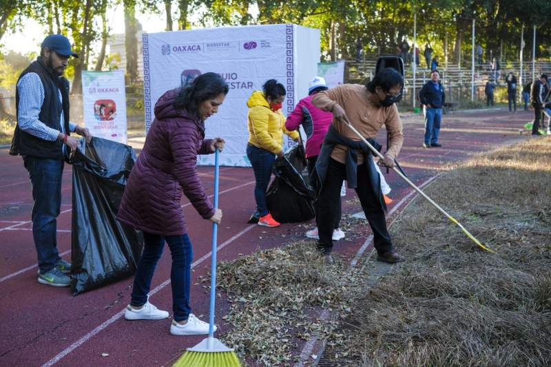 Más de 500 personas aportan su trabajo solidario para mejorar la Unidad Deportiva del Tequio