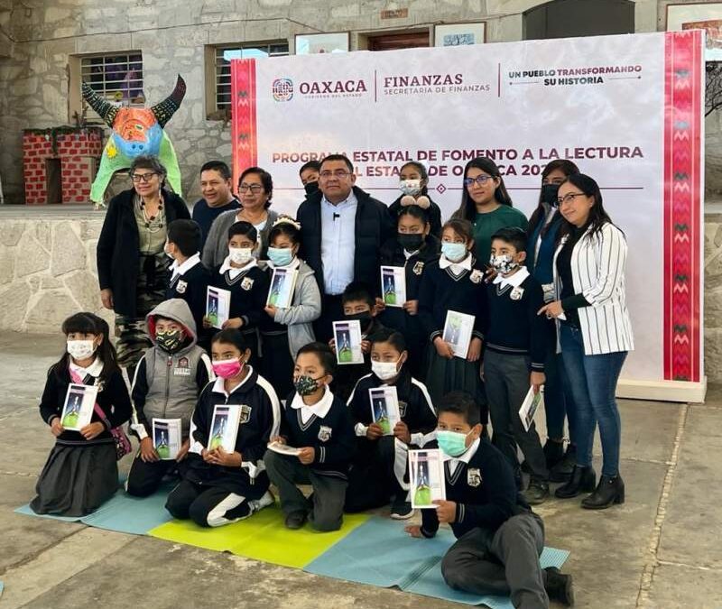 Realiza Gobierno del Estado Círculo de Lectura entre escolares de San Pablo Huitzo