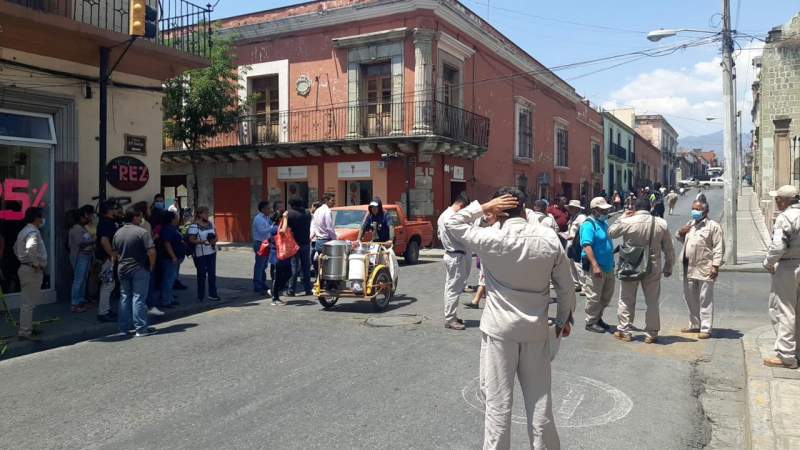 Cierran trabajadores de vectores los SSO en Oaxaca
