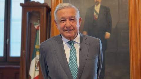 AMLO reaparece tras dar positivo a COVID-19 y desmiente rumores sobre su salud