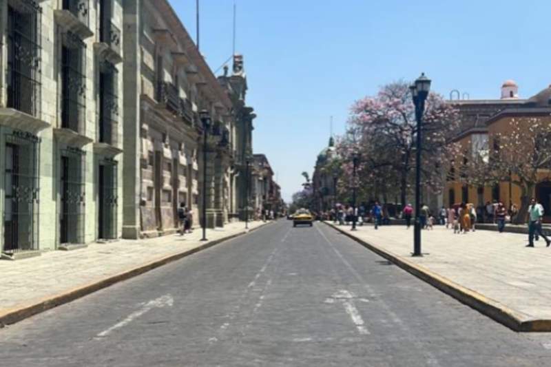 Convierten primer cuadro de la ciudad de Oaxaca en espacio temporalmente peatonal