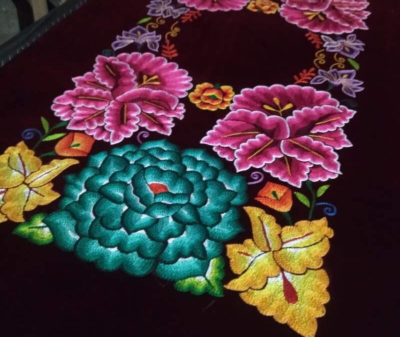 Muestran espléndidas artesanías de los pueblos de Oaxaca en terminal del ADO