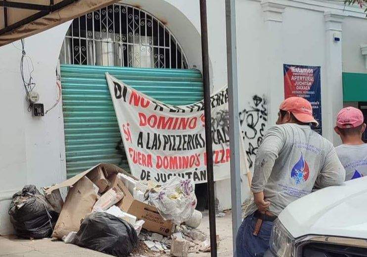 Grupo de ciudadanos rechaza llegada de Domino’s Pizza a Juchitán