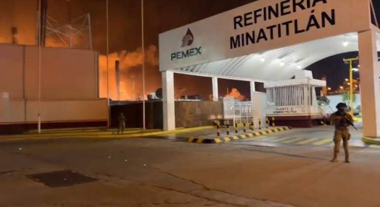 Arde Refinería Lázaro Cárdenas en Minatitlán: se registra incendio esta noche