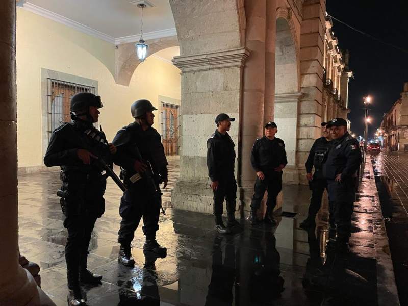 Desalienta SSPC actos vandálicos de normalistas frente a Palacio de Gobierno