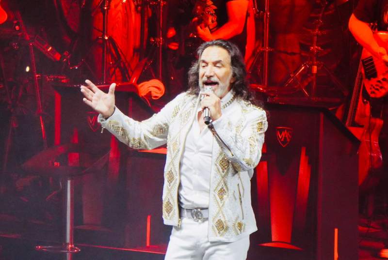 El más importante cantautor mexicano, Marco Antonio Solís abarrotó el Auditorio Guelaguetza