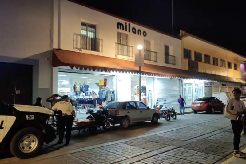 Hallan a un hombre ahorcado en vestidores de Milano de Oaxaca