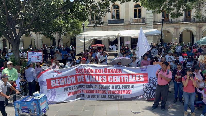Sección 22 estalla paro de 48 horas en Oaxaca; un millones 300 mil niños sin clases