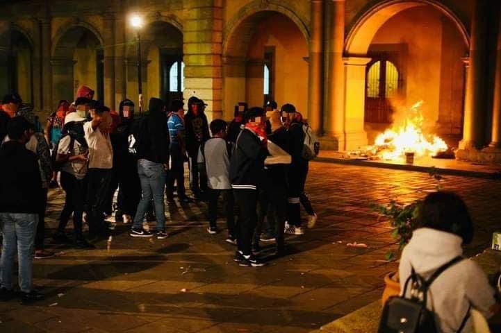 Sego no reconoce al grupo que protestó el martes en Palacio de Gobierno; S.22 los identifica como normalistas