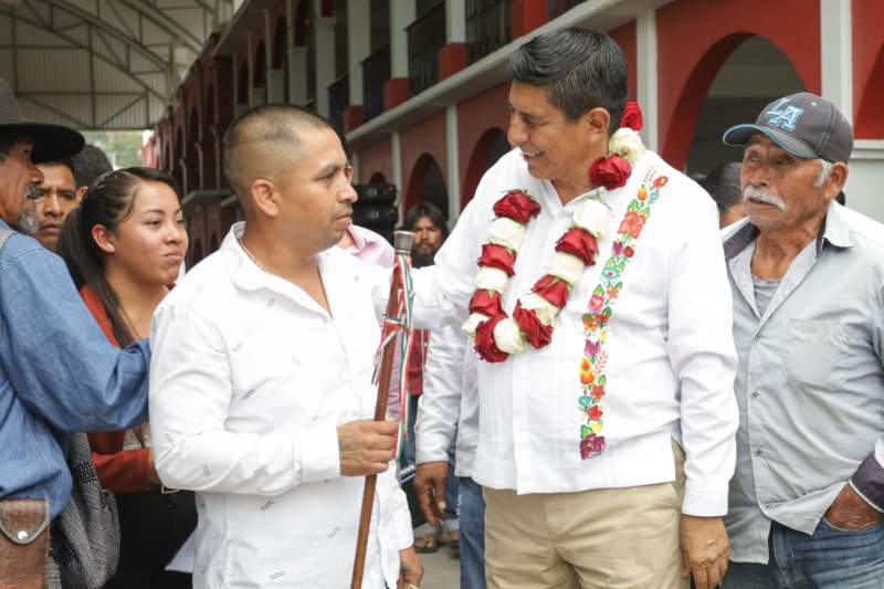 Anuncian más de 200 acciones para beneficiar a familias de San José Lachiguiri