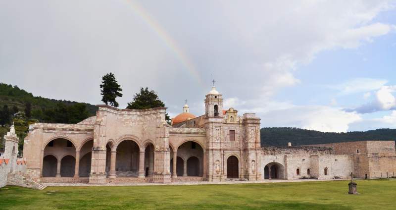 El Pueblo Mágico de Teposcolula comparte su riqueza cultural en la Festividad a sus Santos Patrones San Pedro y San Pablo