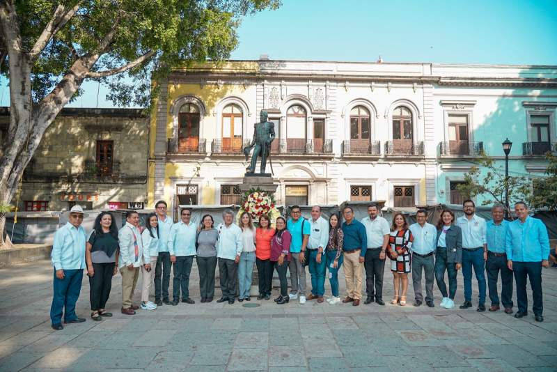 En honor a su patriotismo, municipio de Oaxaca rinde homenaje a Antonio de León