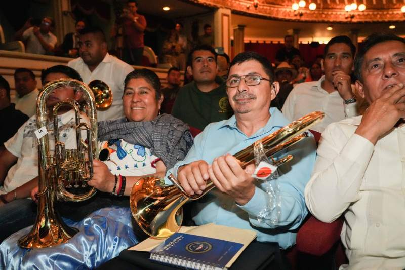 Fortalece Oaxaca semillero musical con la dotación de instrumentos a bandas de las ocho regiones