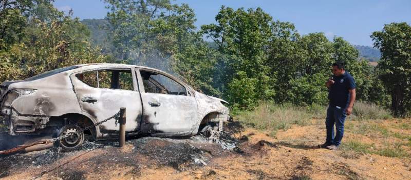 Hallan vehículo en cenizas en Santiago Tenango; podrían ser levantón