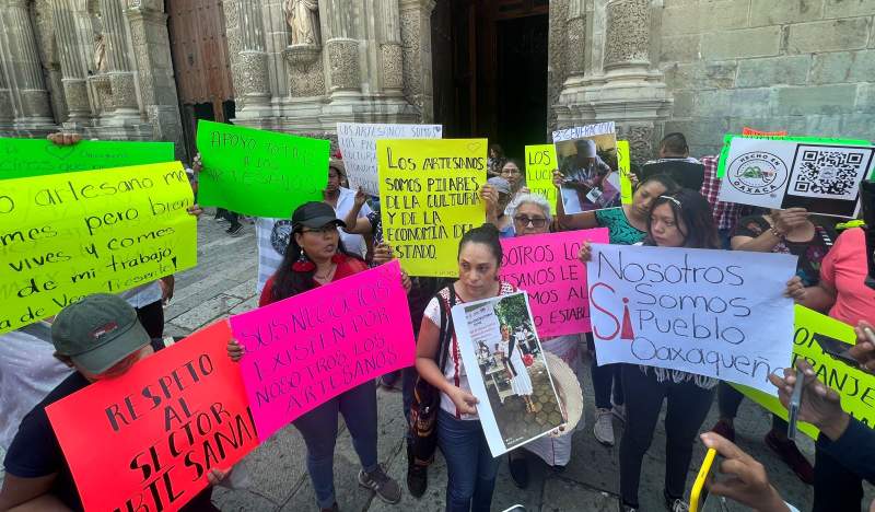 Logran artesanas espacios para Guelaguetza