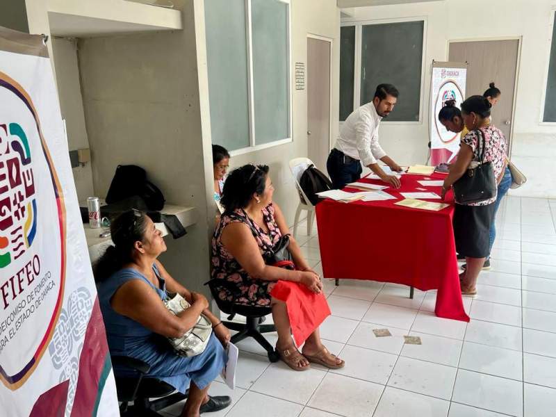 Otorgan créditos a micro, pequeñas y medianas empresas de San Juan Cotzocón