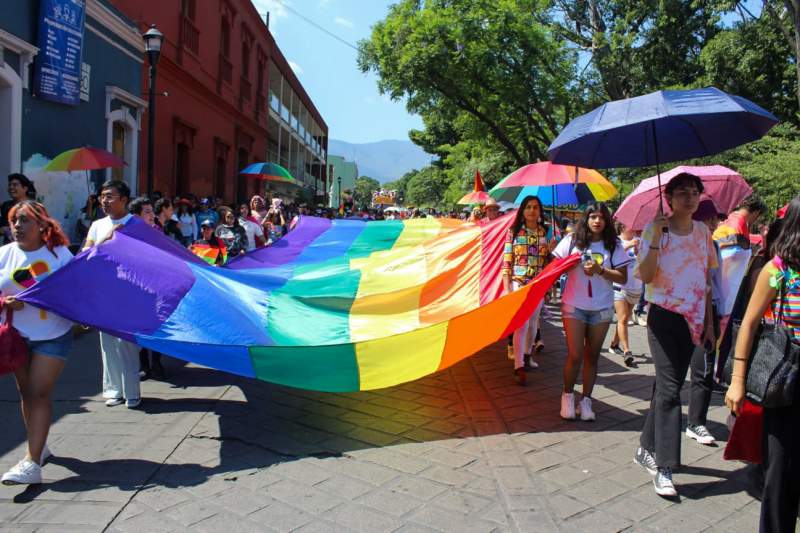 Realizan marcha por el Orgullo LGTB+ en Oaxaca