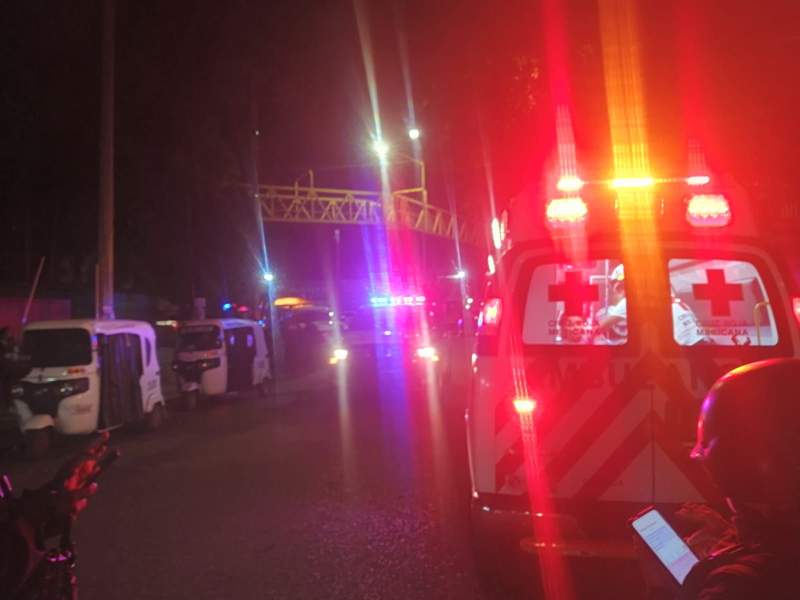 Rescatan a mujer que intentaba lanzarse de Puente en la Ciudad de Oaxaca