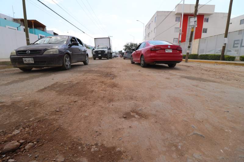 Responde Chente Castellanos a añeja demanda de pavimentación en carretera al Tequio