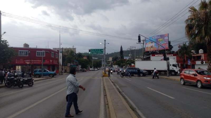Retira Sección 22 bloqueos en Oaxaca