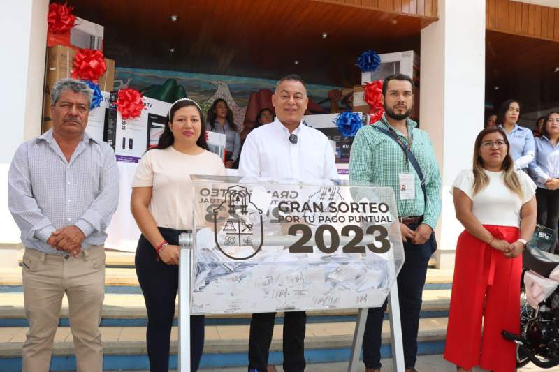 Premia ayuntamiento de Xoxo a contribuyentes cumplidos