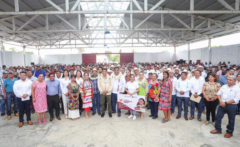 Anuncia Gobierno de Oaxaca construcción de caminos y recuperación del Centro de Salud en Acatlán de Pérez Figueroa