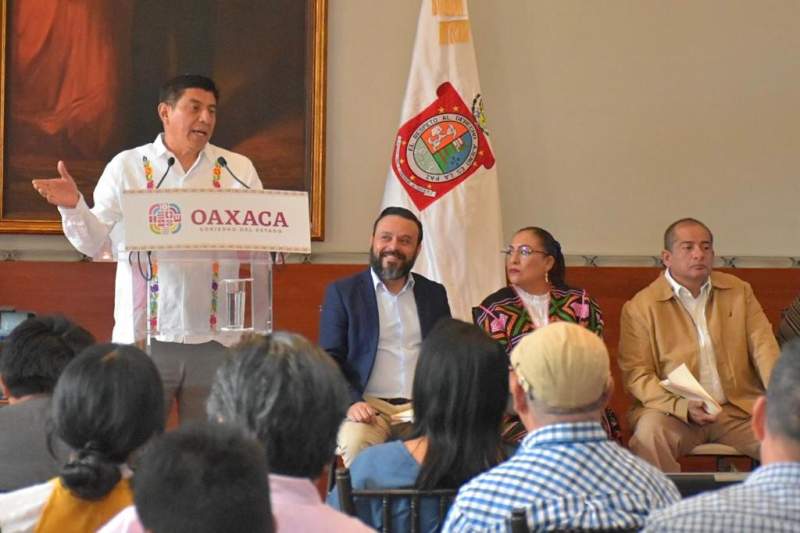 Atienden a víctimas y familiares de fallecidos en accidente de Magdalena Peñasco