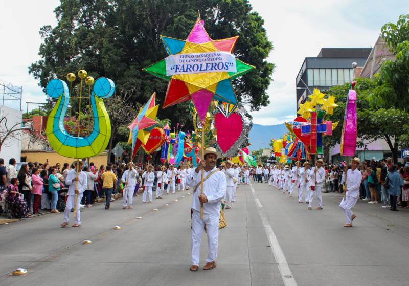 Cautiva Oaxaca con su Desfile de Delegaciones para la Octava de la Guelaguetza