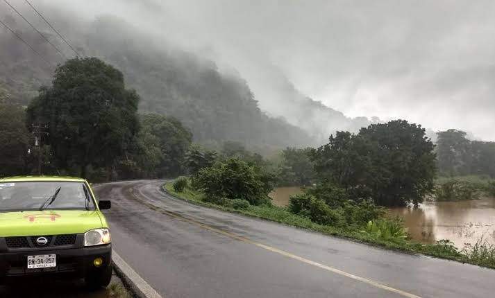 Continuarán lluvias y posible caída de granizo por onda tropical número 10