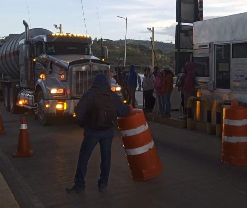 En plena fiesta de Guelaguetza, toman la Caseta de Huitzo