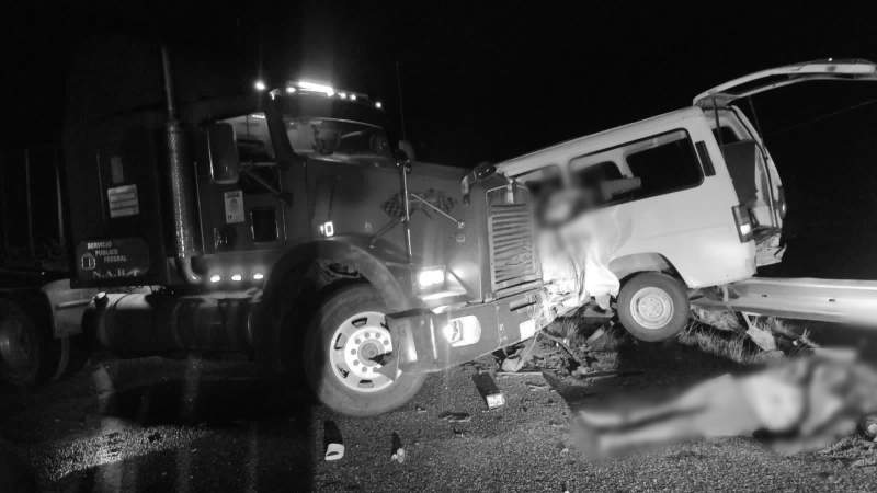 Fuerte accidente en carretera Oaxaca-Istmo deja 2 muertos