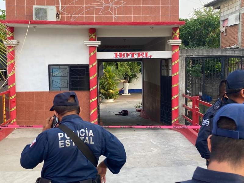 Lo asesinan al interior de un hotel en Tehuantepec