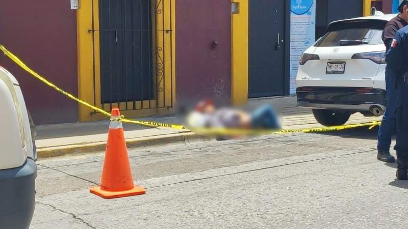 Muere un hombre en calles del centro; habría sido golpeado