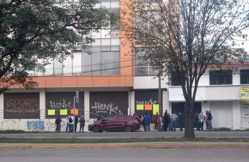 Por segundo día, protestan trabajadores del SEIEBO para exigir atención a demandas laborales