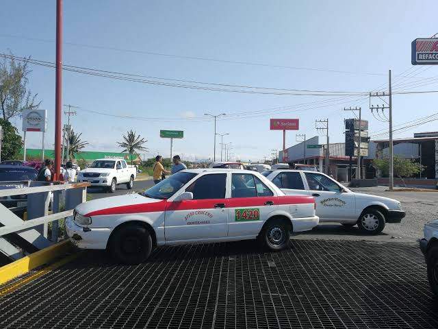 Preparan taxistas del Istmo cierres carreteros para mañana lunes