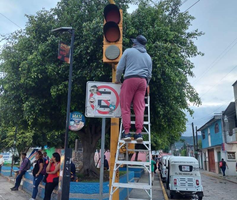 Realiza Gobierno de Xoxocotlán mantenimiento de semáforos para mejorar la movilidad urbana