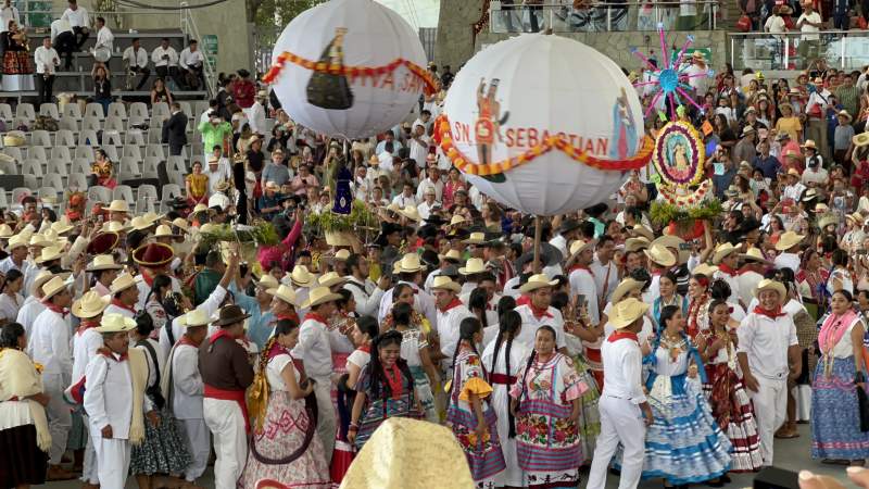 Roba el corazón Guelaguetza 2023 a Alejandra Fraustro titular de Cultura; anuncia participación de Oaxaca en actividades nacionales