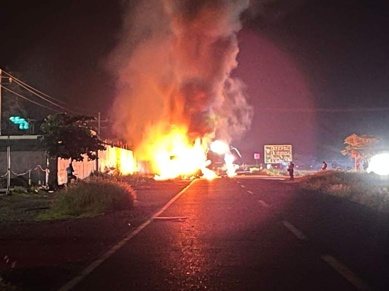 Explota tractocamión en Tehuantepec