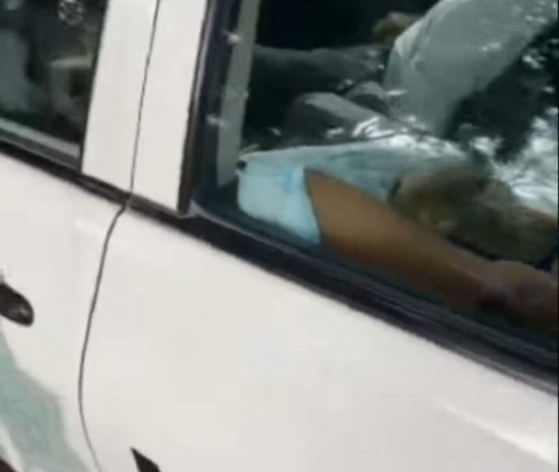 Aclara Toribio López que los viales que dormían en una patrulla, son elementos de la Policía Vial Municipal de El Espinal