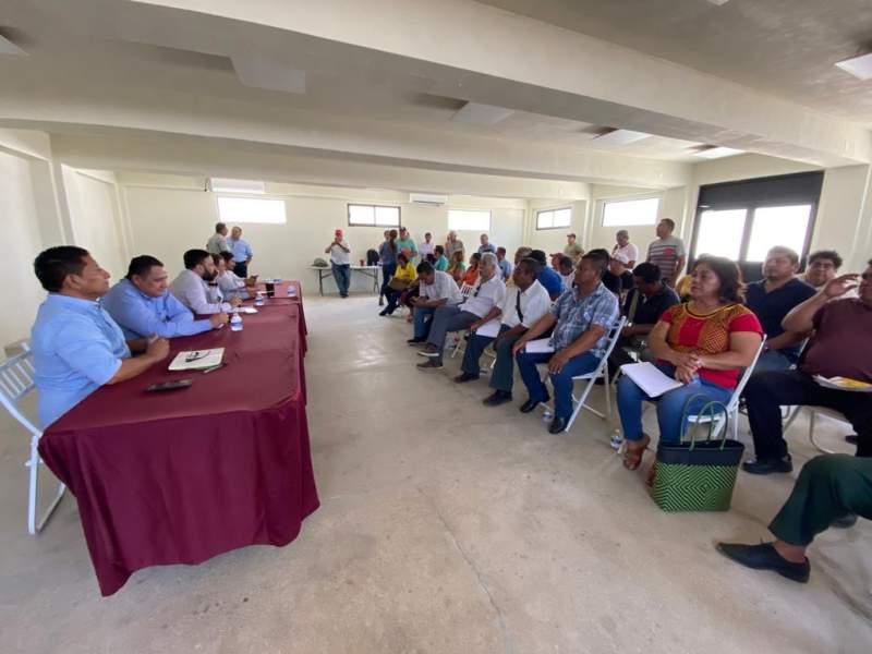 Atiende Sego a concesionarios de taxis en el Istmo