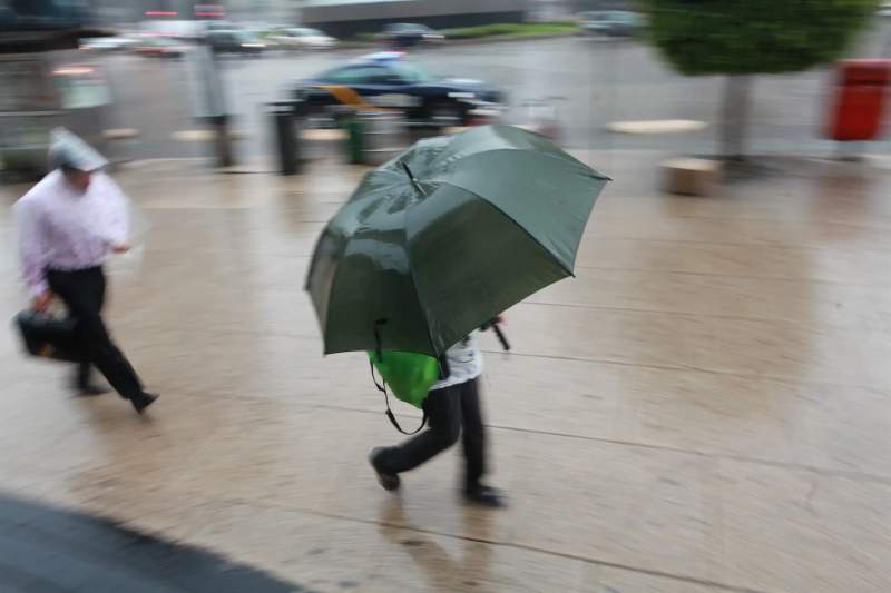 Onda tropical y evento con potencial ciclónico provocarán lluvias en 21 estados