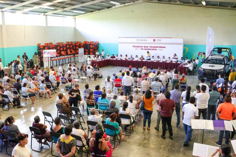 Traza Gobierno de Oaxaca nueva historia en Santo Domingo Chihuitán con inversiones en salud, educación y seguridad