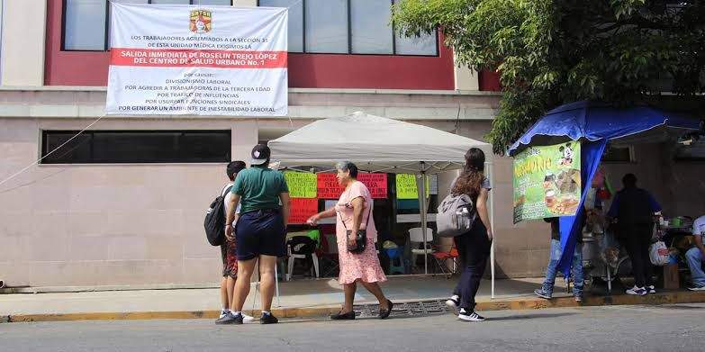Usuarios piden solución al paro del Centro Urbano 01; trabajadores mantiene paro