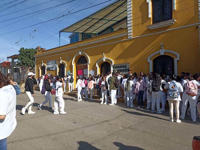 Alumnos de la Universidad Para el Bienestar Benito Juárez, exigen salida de su coordinador por acoso
