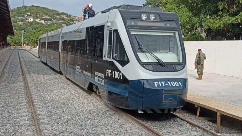 Arriba el nuevo tren de pasajeros al puerto de Salina Cruz