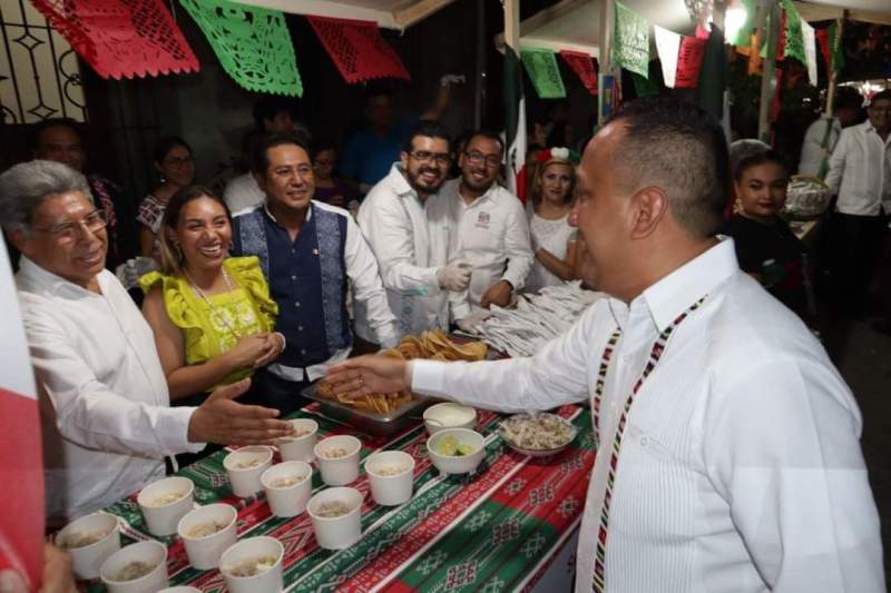 Celebra Antonino Morales, unidad mostrada por el pueblo de Oaxaca, en Fiestas Patrias