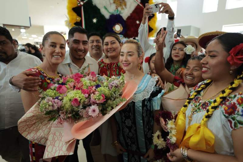 Con la alegría de sus tradiciones Oaxaca recibe a Claudia Sheinbaum