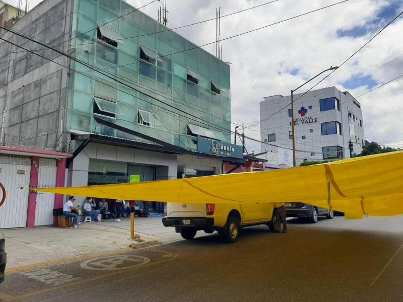 Maestros de la Sierra Norte también bloquean en la Colonia Reforma