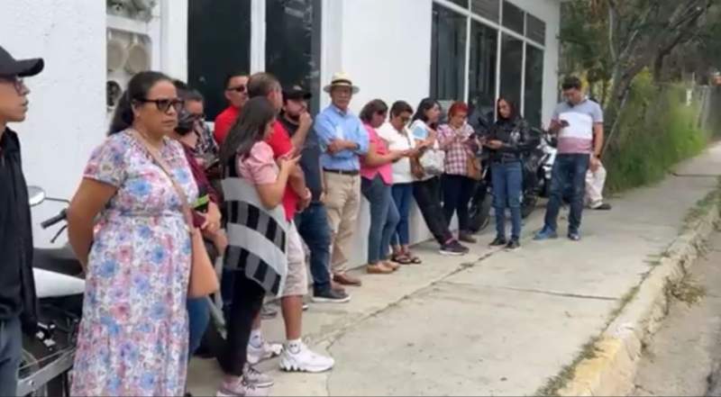 Proveedores de uniformes escolares, en la incertidumbre por vales federales